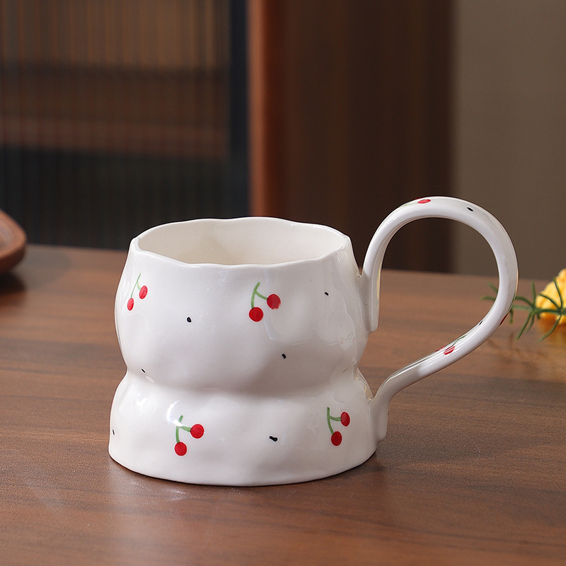 Pins viento rojo pequeño amor de alto valor pintado a mano bajo vidriado juego de tazas y platillos de cerámica taza de café irregular taza de agua