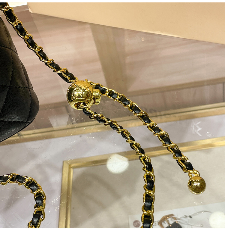 Túi bucket da thật dây xích hình thoi phong cách Chanel xách tay đeo chéo — Màu trắng, Màu đen, Màu xanh lam, Màu hồng chi tiết 8