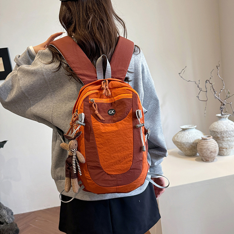 Ultra-Lightweight Outdoor Lightweight Backpack for Women, Simple Color Matching, Casual Sports Mountaineering Bag, Large Capacity Travel Backpack