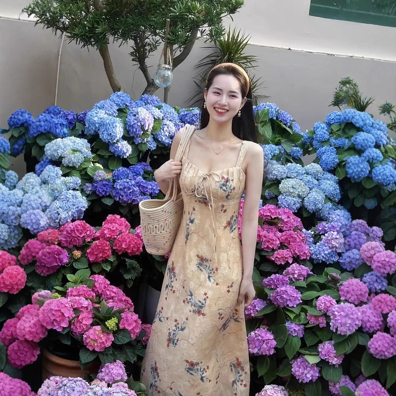 Beautiful French Suspender Dress for Women in Summer, Hot Girl Wears Cool and Royal Sister Style Goddess Style Slim Long Skirt