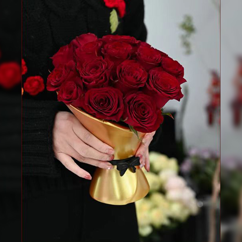 新款女神捧花神器婚礼订婚手捧花神器永生花鲜花插花桶花瓶批发