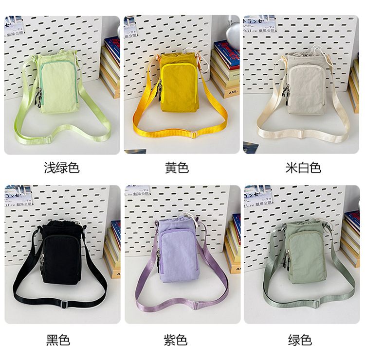 New solid-color student cycling casual women's bag, lightweight outdoor mobile phone bag and accessory bag Application Scenario