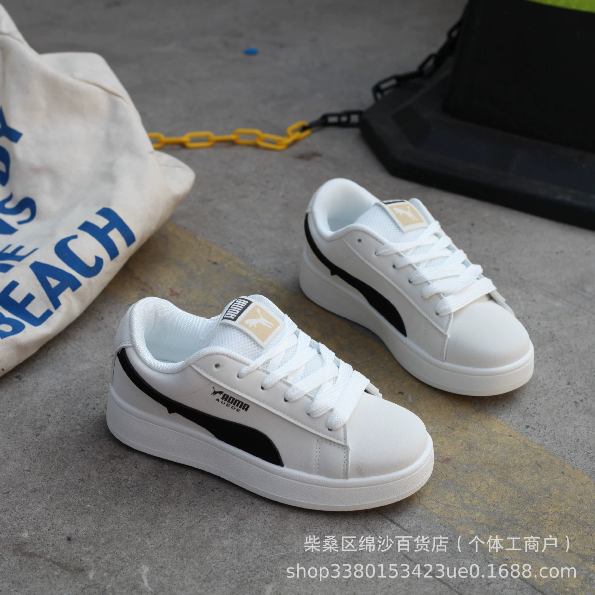 Пара одинаковой модной обуви 2024 весной и осенью хлебные туфли