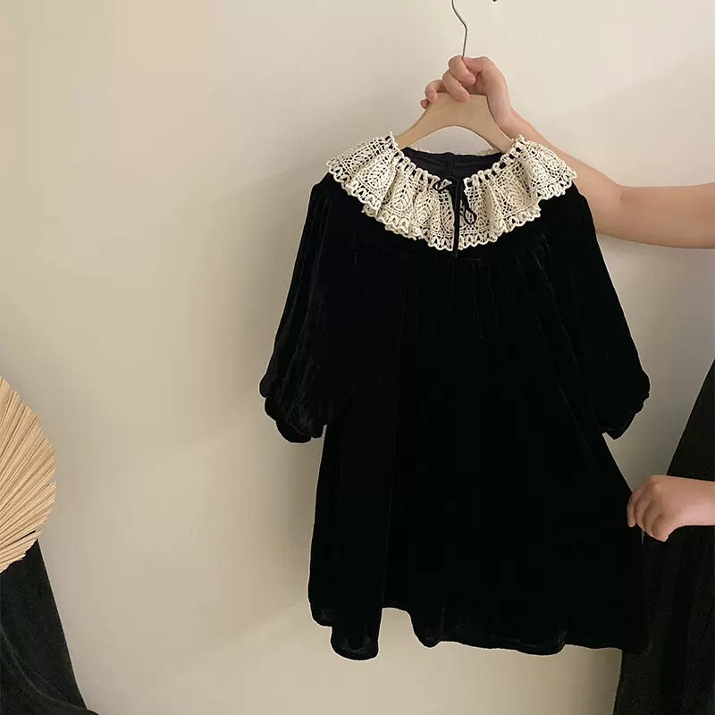 2025秋季新款森系女童气质洋气精致蕾丝花边纯色丝绒连衣裙童裙潮