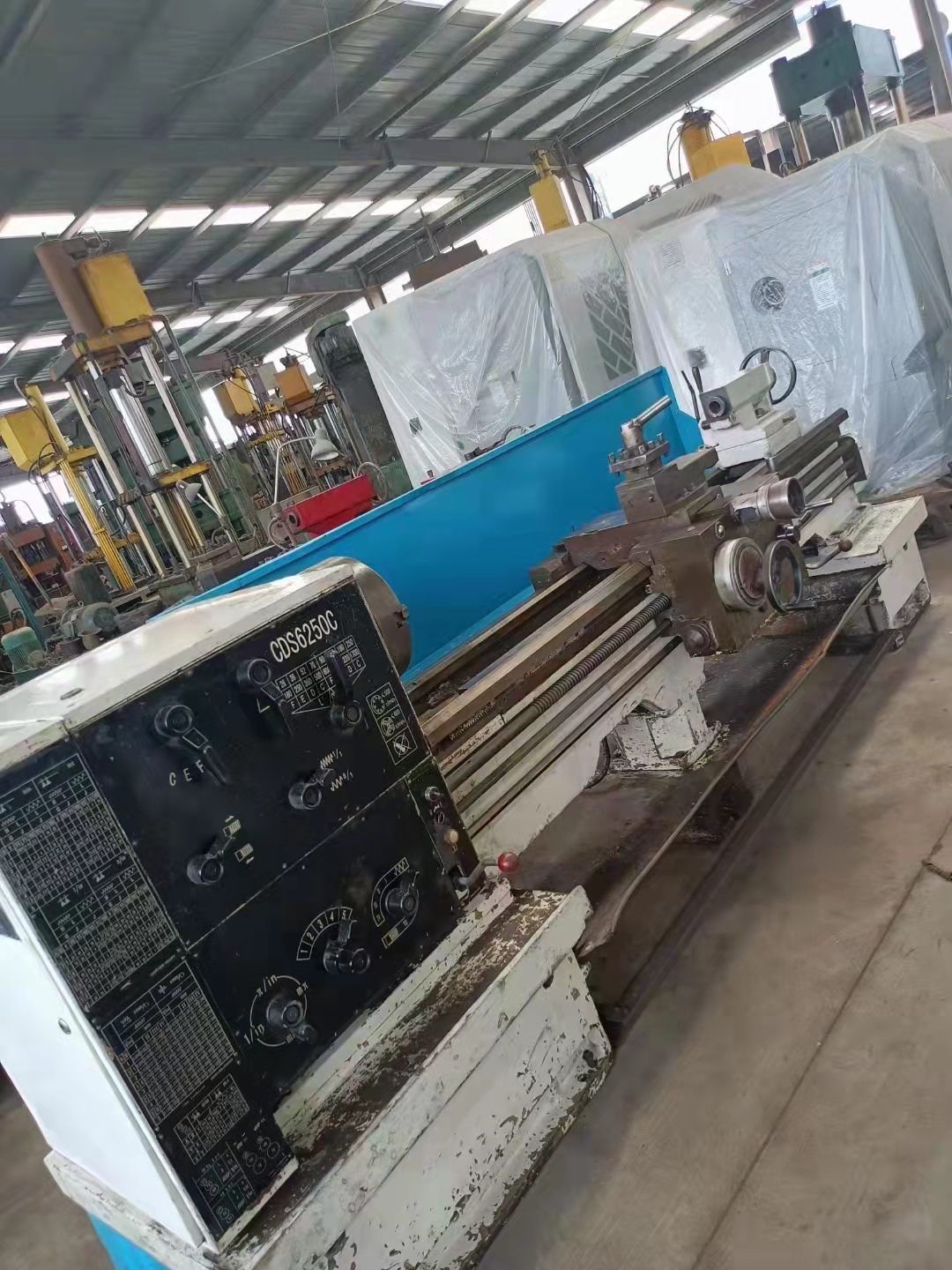 出售二手大连CDS6250Cx2米卧式车床二手普车二手大连2米车床