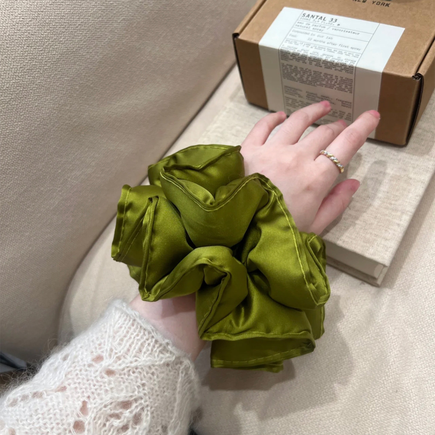 Slim Waist! Satin-Filled Pillow Hair Tie, Versatile Bun Hair Accessory for Women, Elegant Hair Tie Headband