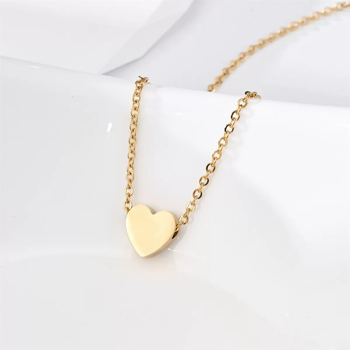 跨境爆款钛钢爱心项链女不掉色韩系轻奢不锈钢金色心形吊坠锁骨链