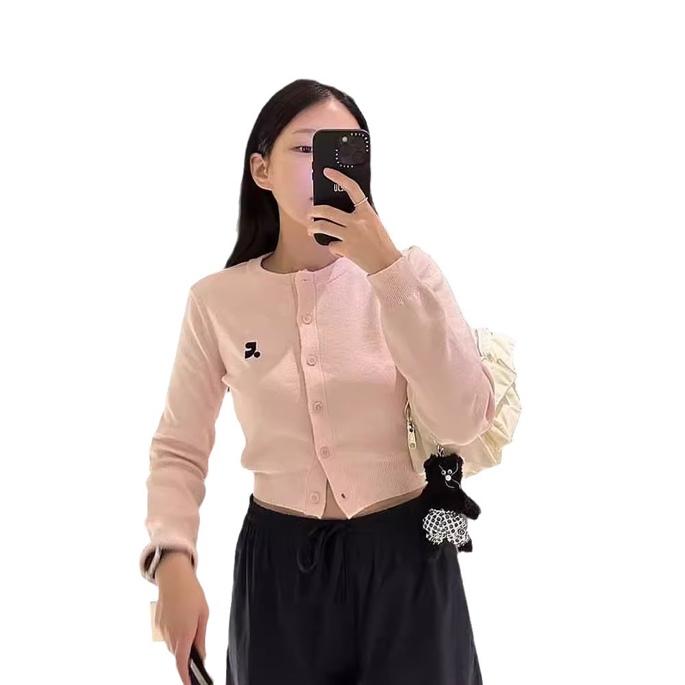 即墨原工場早秋の新型優しい粉RRアルファベット刺繍ニットカーディガンセーターのコートの短い上着の外付け