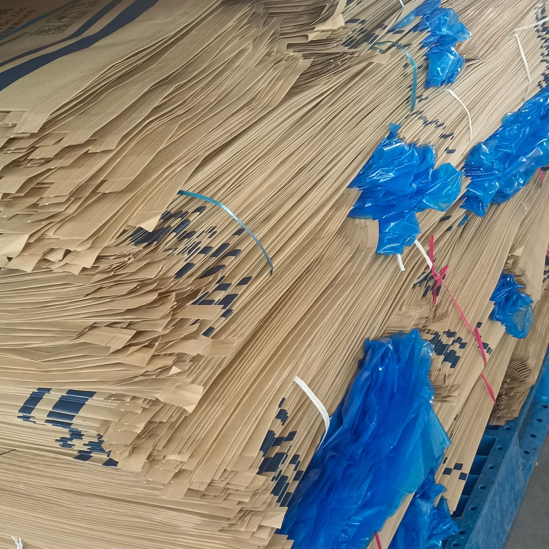 客户定制20万条原浆纸塑牛皮复合袋双面印刷带兰色内膜袋防水耐磨