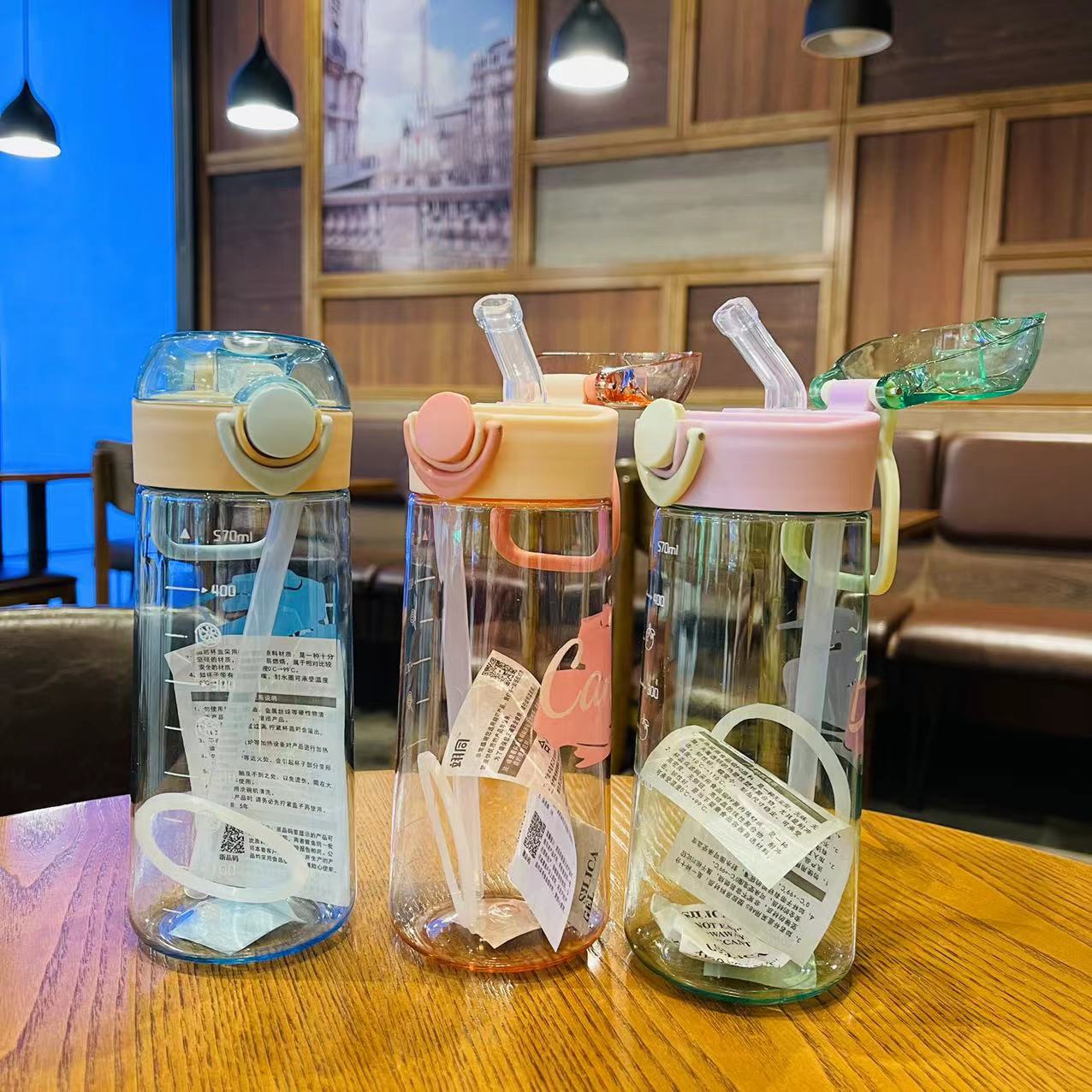 Tongtong estudiante portátil taza de agua taza de paja de silicona taza de agua de deportes para niños taza de espacio al aire libre taza de plástico portátil