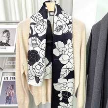 ����ڰ�С���Lɽ�軨�L��z�����s�r�д���Ůʿ�����ļ���������