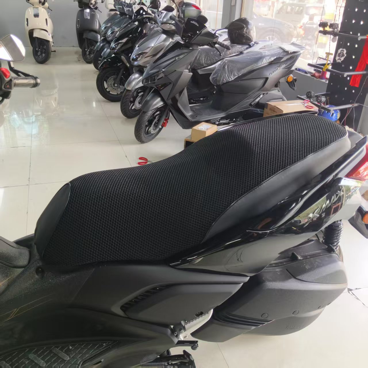 Suitable for Yamaha Xmax300 Seat Cushion Cover Mesh Cover Leather Modified 3D Honeycomb Sun Protection Breathable Seat Cushion Protective Cover