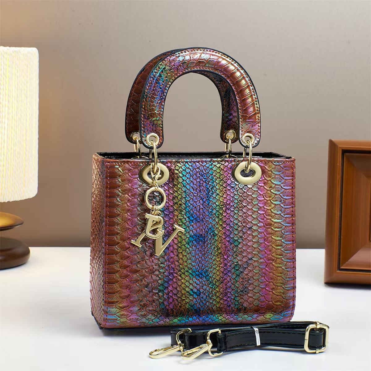 Transfronterizo 2025 nuevo bolso de moda mujer todo fósforo portátil pequeño bolso cuadrado bolso de hombro de color de contraste sentido de alta gama image 7