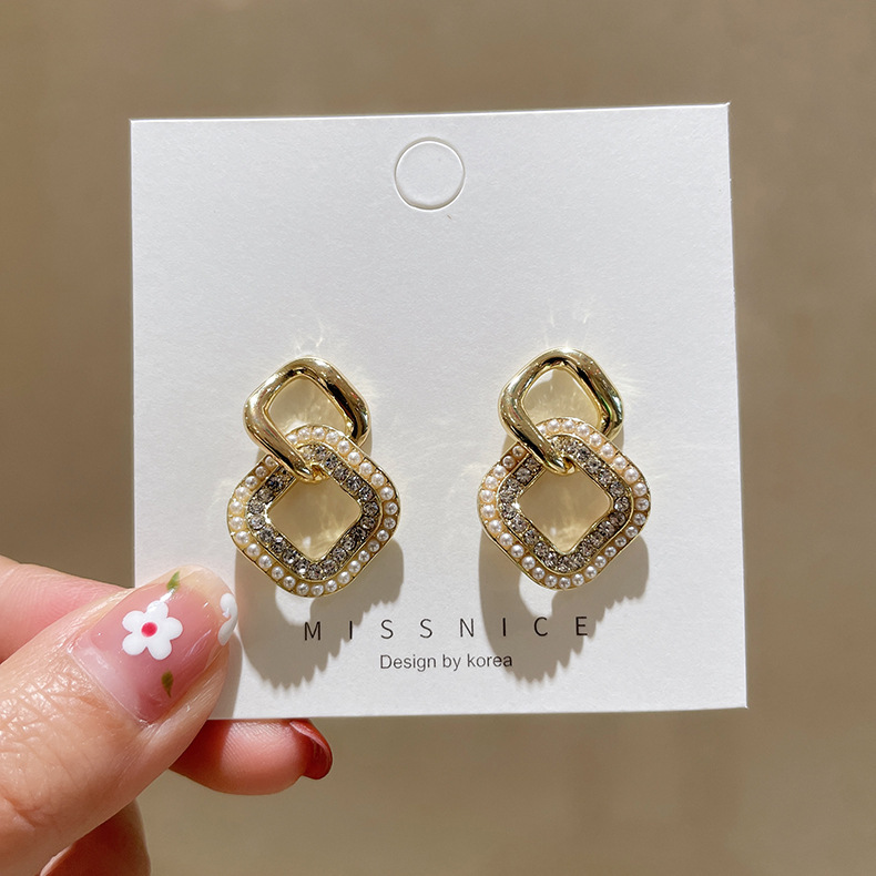 Korean Style Geometric Diamond-shape Pearl Earrings display picture 1