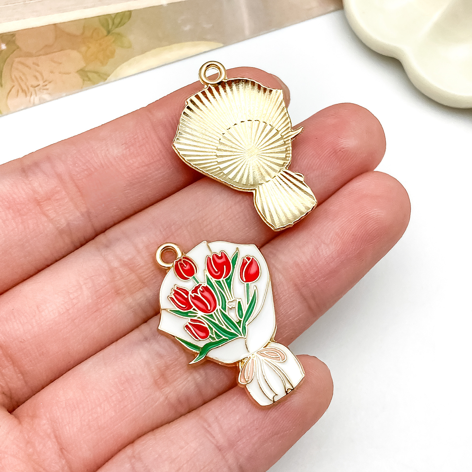 18797-XP-红色滴油毕业季母亲节手捧花27x18mm-