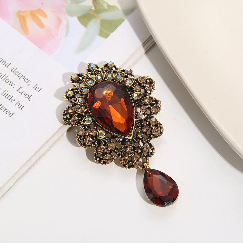 Fashion Water Droplets Alloy Inlay Artificial Gemstones Women's Brooches display picture 3