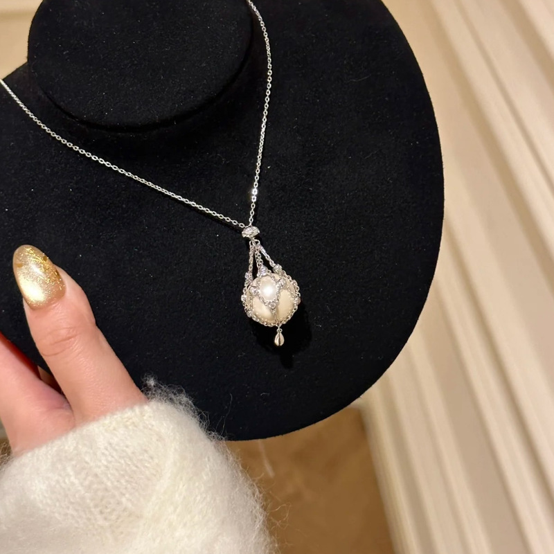 Dreamcatcher Sparkling Diamond Mesh Pearl Necklace Niche Design Detachable Luxury Sweater Chain for Women