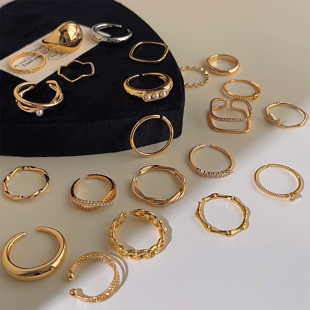 Anillo de anillo geométrico minimalista el nicho femenino es simple y versátil, el anillo de dedo índice de zircon se puede doblar en el sentido superior.