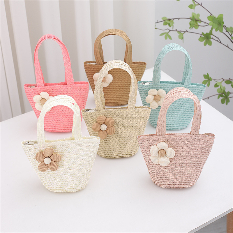 New Straw Bag Seaside Woven Bag for Women 2025 New Girl Flower Straw Bag Shoulder Bag Beach Vacation Bag
