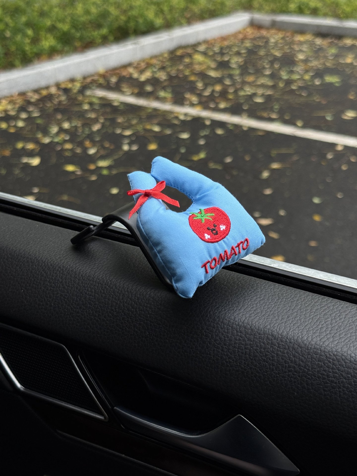 Car-mounted hook for in-car creative multifunctional storage, fruit shopping bag, tote bag hook for neat organization