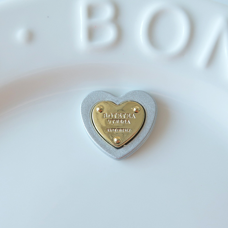 人気メッキ愛蝶ネクタイアクセサリー高級感シルバーグレー笑顔ヘアアクセサリー材料卸売り