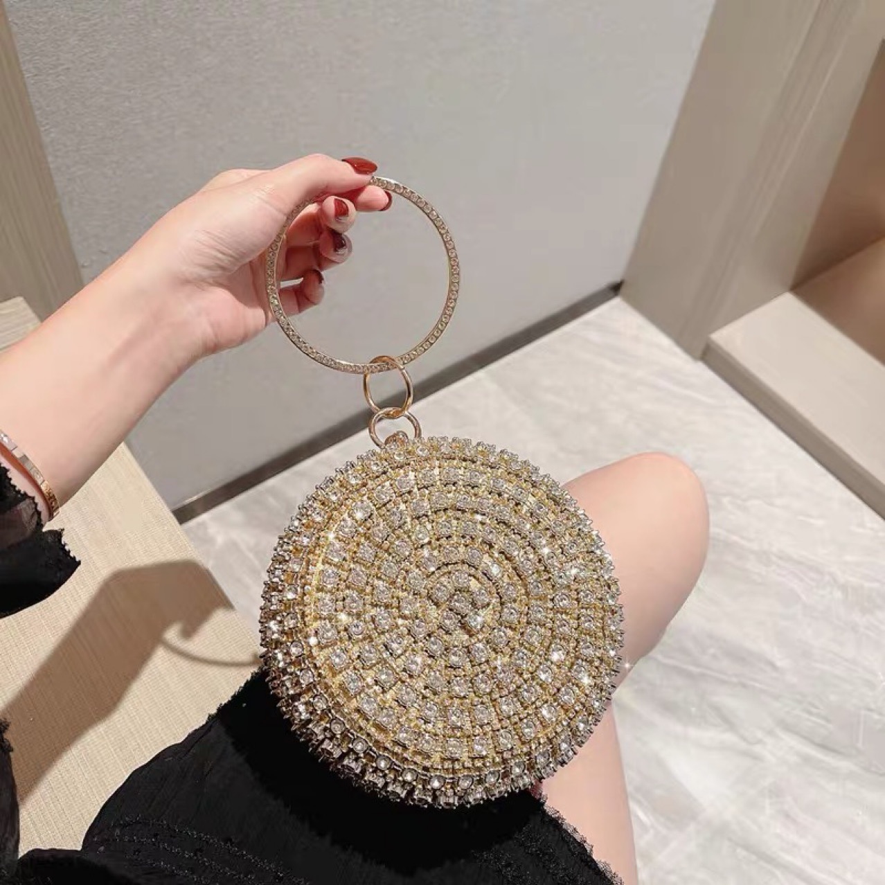 Black Gold Silver Polyester Solid Color Rhinestone Round Evening Bags display picture 4