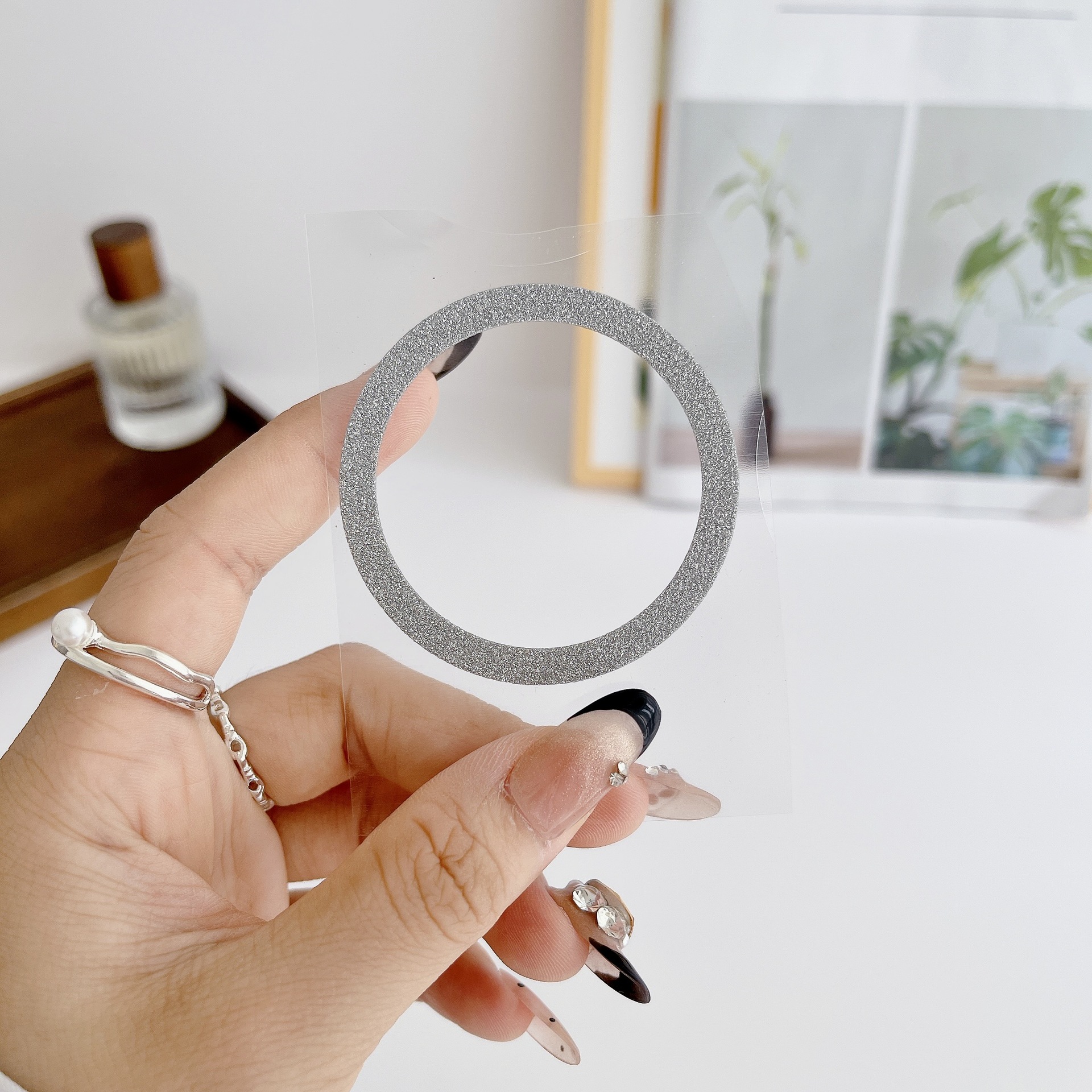 Metallic Glitter Magnetic Ring Lazy Phone Wireless Charging Powder Ring Adhesive Sticker Suitable for Apple and Huawei Cases Magnetic Attraction