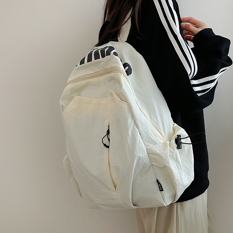 Mochila escolar 2025 nicho ligero y anti-salpicaduras de agua estudiantes de secundaria hombres y mujeres deportes de gran capacidad al aire libre mochila de viaje