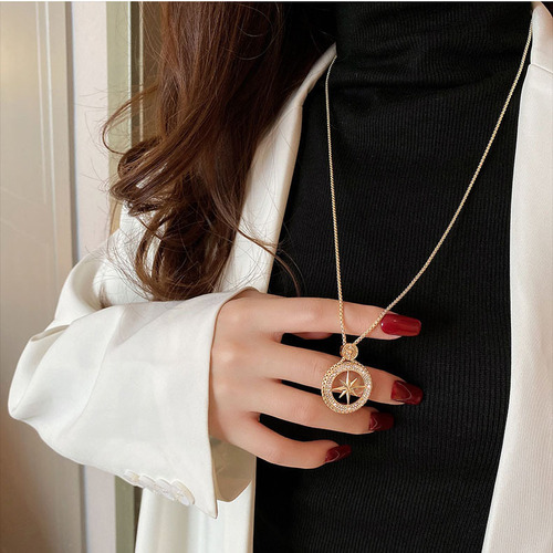 Korean version of exquisite sparkling diamond eight-pointed star necklace for women, light luxury, niche design, sweater chain, temperament, long autumn and winter accessories