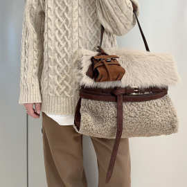 小众设计2025冬季新款复古百搭毛绒皮带绑带单肩包腋下包女包潮流