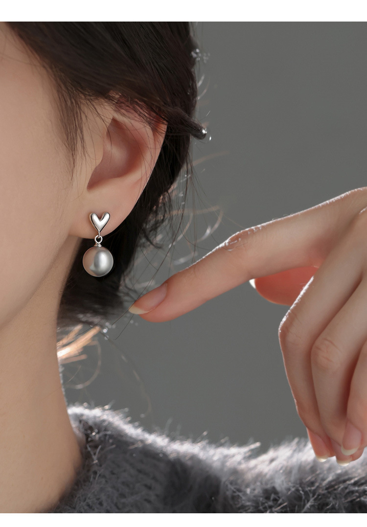 1 Pair Elegant Simple Style Heart Shape Inlay Sterling Silver Pearl Drop Earrings display picture 3