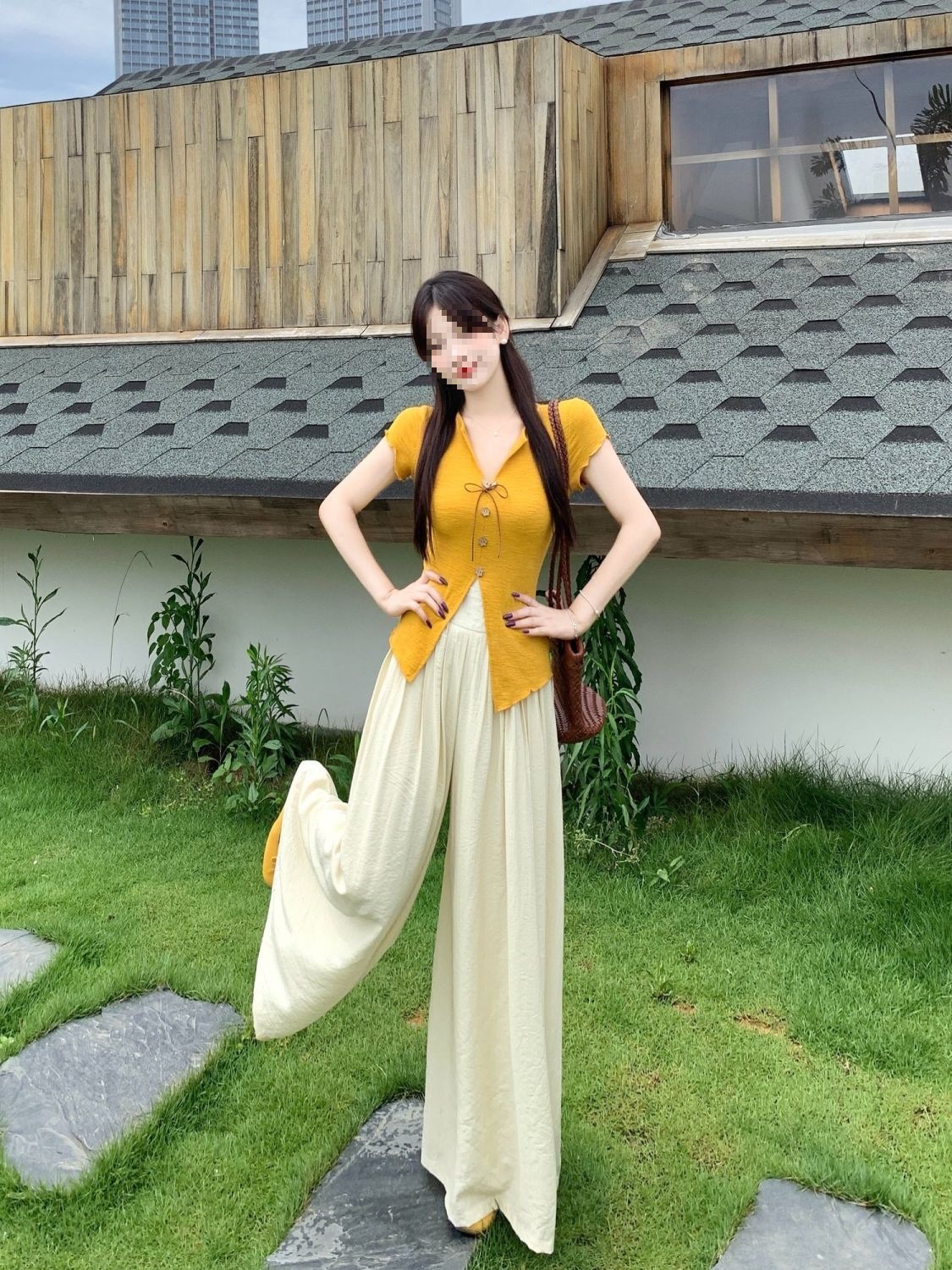 Bộ hai mảnh mùa hè phong cách Pháp: áo cổ V ngắn tay thắt eo + quần ống rộng cạp cao — Quần đùi (Single Piece), Hai bộ (T - shirt+quần đùi rộng), Áo Thun (Single Piece) chi tiết 10