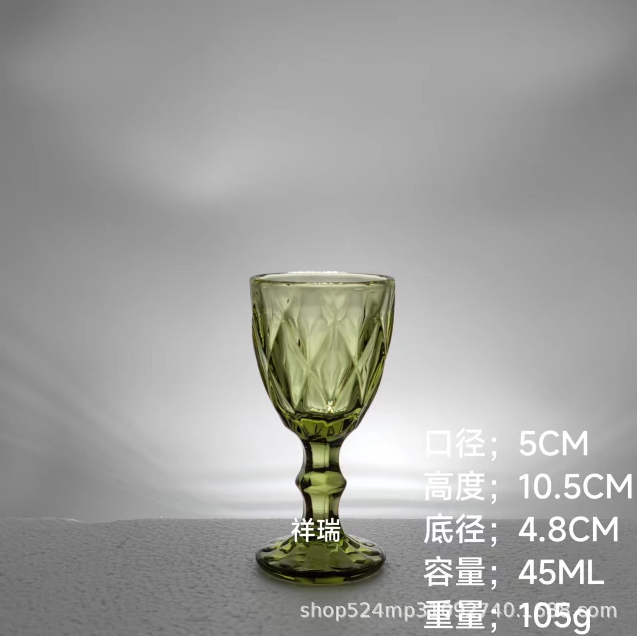 Copa de vino fuerte en forma de diamante verde