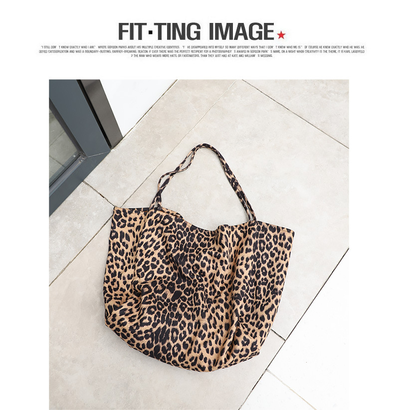 Women's Large Flannel Leopard Streetwear Open Tote Bag display picture 11