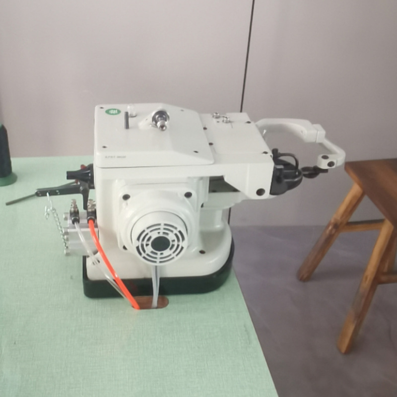 Fábrica de juguetes de peluche personalizados muñeca de tela muñeca máquina de coser sofá almohada esponja máquina de sellado