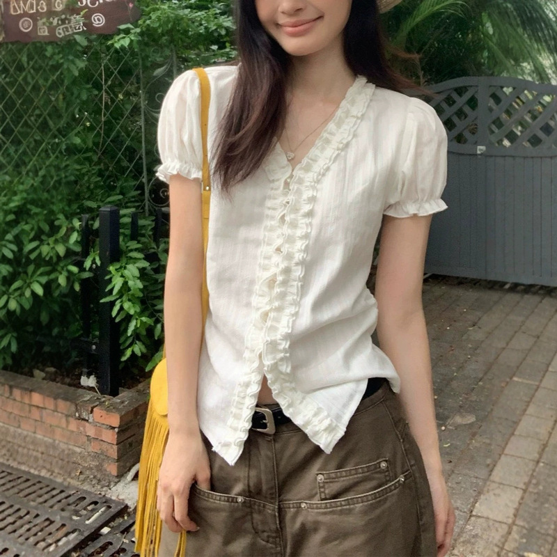 Summer Ice-Cream Style New Korean-Style Short-Sleeved Lace V-Neck Shirt, Gentle and Niche Top for Women