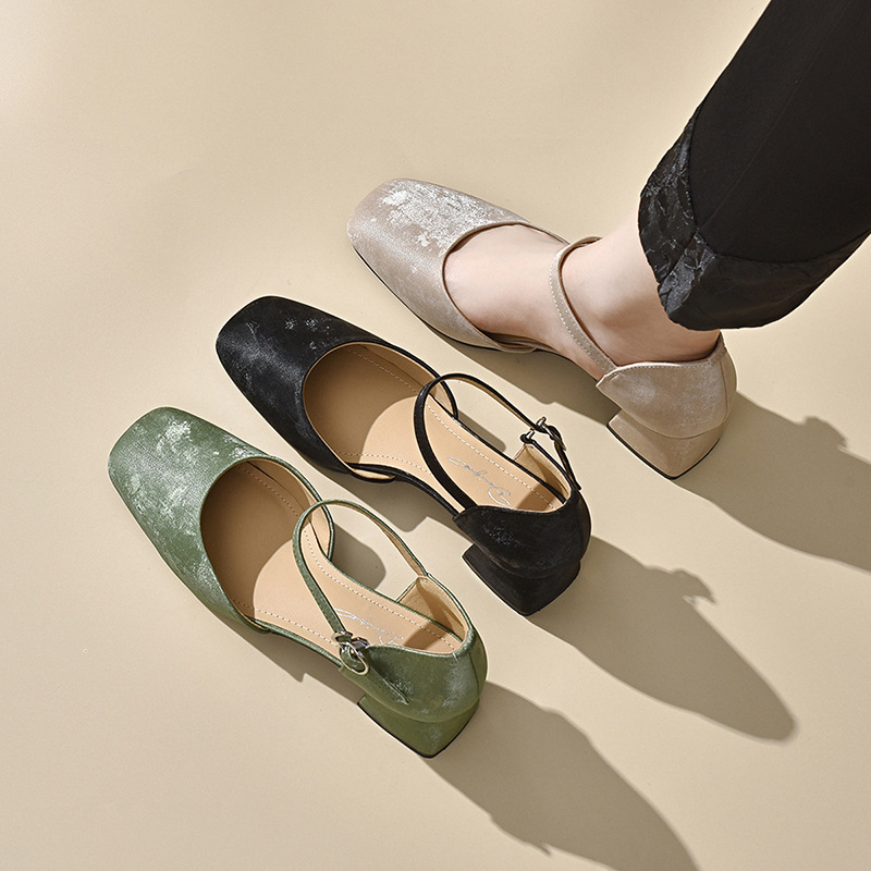 Sandal nữ da thật mũi kín gót dày phong cách Trung Quốc — Màu đen