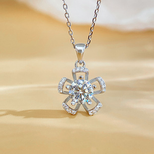 Cultivated Diamond 925 Sterling Silver Necklace Five-Flower Pendant Light Luxury High-End Versatile Collarbone Chain Gift for Girlfriend Tk Cross-Border
