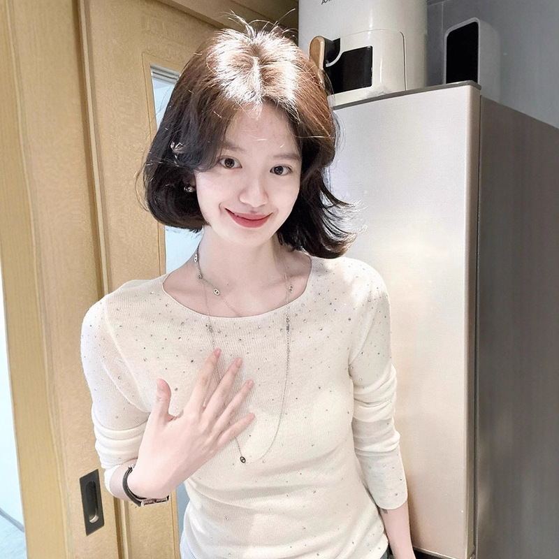 Heavy-Duty Rhinestone Knitted Base Shirt for Women, Spring French Gentle Design, Petite Slim-Fit Stylish Inner Top