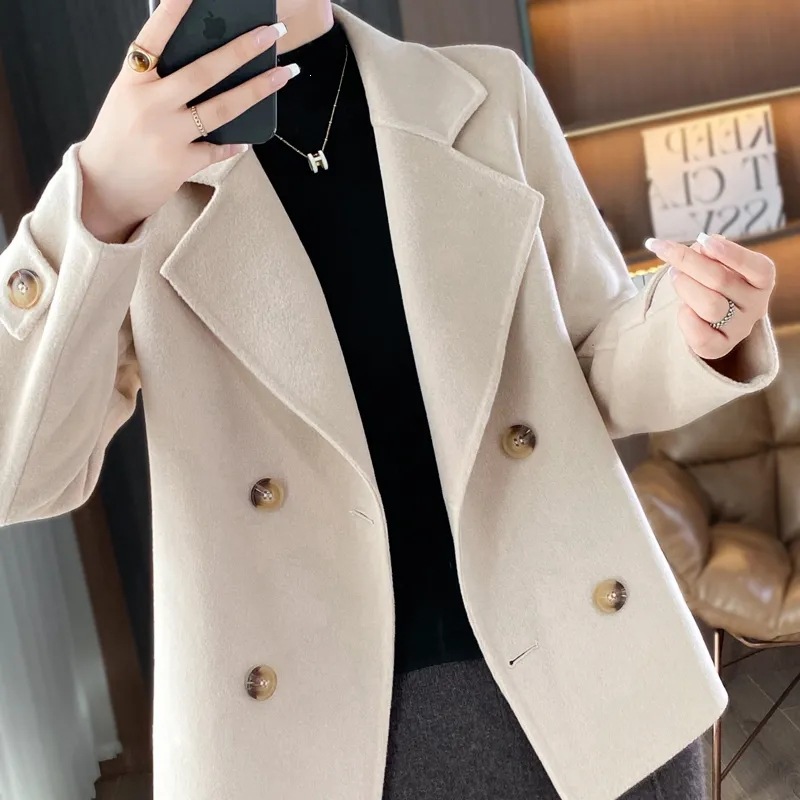 Chanel-style wool double-faced woolen coat for women, short style for autumn and winter, with a blazer collar, suitable for petite individuals to wear as an outer layer