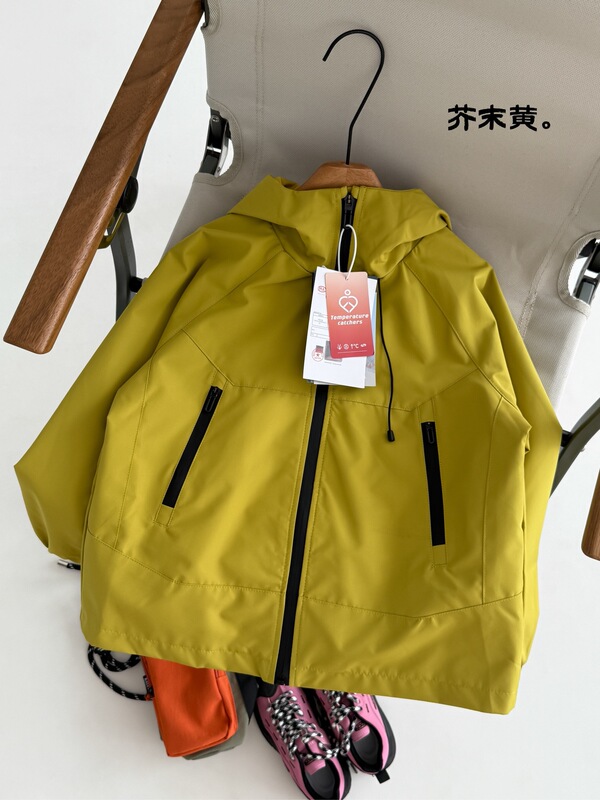 连帽设计秋冬时尚感舒适体感防水防风防油污恒温暖皮旷野冲锋衣|undefined