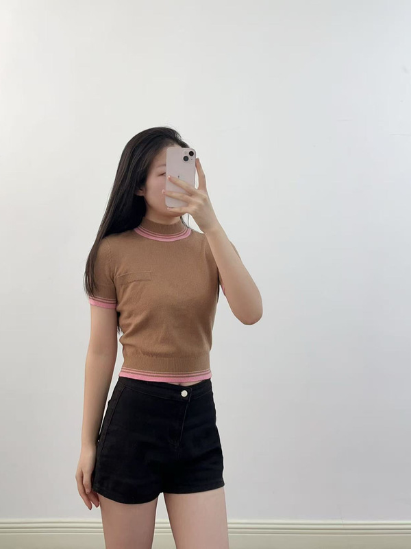 2025Sp Gentle Pure Desire Contrast Color Round Neck Single Side Fake Pocket Knitted Short Sleeve Slim Short Top 250336 2025Sp Gentle Pure Desire Contrast Color Round Neck Single Side Fake Pocket Knitted Short Sleeve Slim Short Top 250336