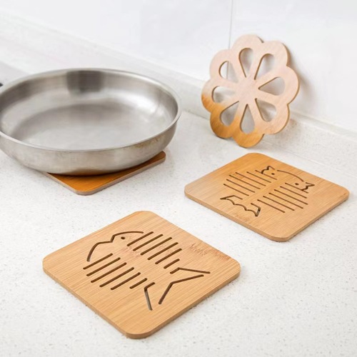 Creative wooden dining table insulation mat water cup mat cartoon dining table anti-slip mat cute creative dining table insulation mat