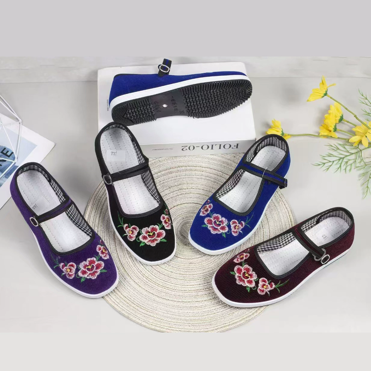 Тканевые туфли в стиле старого Пекина, весенне-осенние женские тканевые туфли, вельветовые тканевые туфли, туфли для работы в отеле и танцев, обувь для женщин среднего и пожилого возраста.