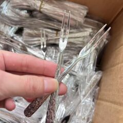 家庭用ステンレスの果物とフォークの卸売りネットの赤い顔の値の果物の署名の氷のひびの厚いフォークの客間のホテルin