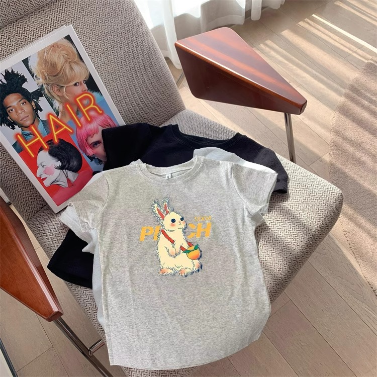 베이지-오렌지 토끼