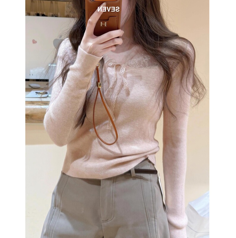 Korean-style pink lace V-neck knitted top for women, super stylish and unique for autumn and winter, with a tie-up design Korean-style pink lace V-neck knitted top for women, super stylish and unique for autumn and winter, with a tie-up design