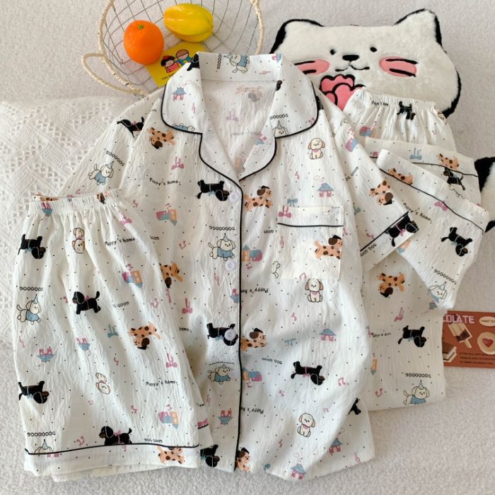Al por mayor transfronterizo nuevo pijama de mujer tres piezas cardigan con solapa mangas cortas pantalones cortos KT gato dibujos animados cubierta de ropa doméstica