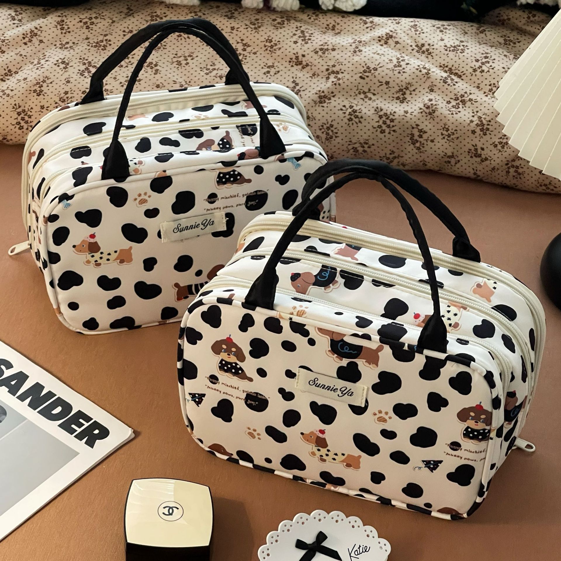 Bonita salchicha cachorro bolsa de maquillaje de gran capacidad de turismo para productos de cuidado de la piel bolsa de almacenamiento de tres capas bolsa de lavado portátil