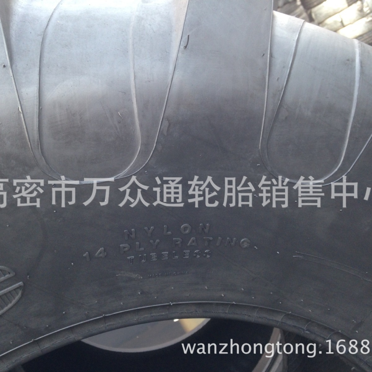 Suministro de neumáticos ocupados de dos cabezas 21L-24 Neumáticos de excavadora retroexcavadora de maquinaria de construcción